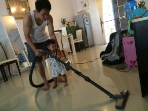 พ่อลูกช่วยทำงานบ้าน